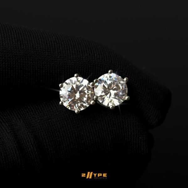 Iced Round Stud Earrings 6 Claws