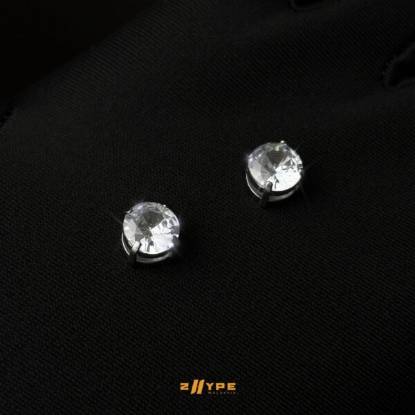 Iced Round Magnetic Earrings 4 claws